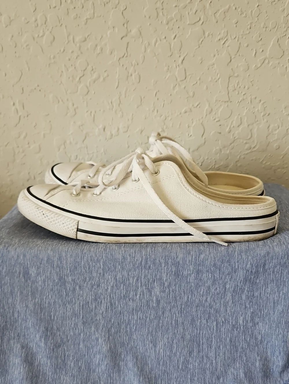 Converse Women's White  Canvas Slip Ins, Size 7